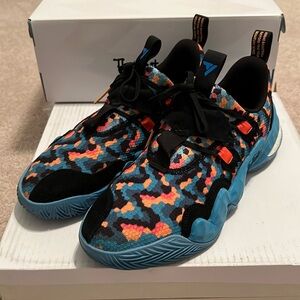 Men's Trae Young 1 Adidas Basketball Shoes Size 9.5